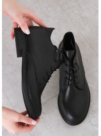 Жіночі короткі шкіряні черевики (байка) чорного кольору на шнурівці 34835