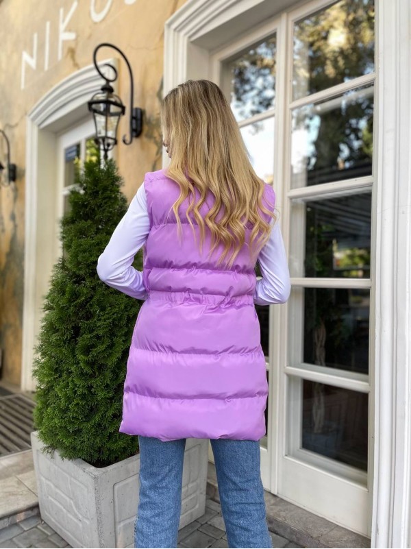 Подовжена жіноча демісезонна жилетка лiлового кольору 34844