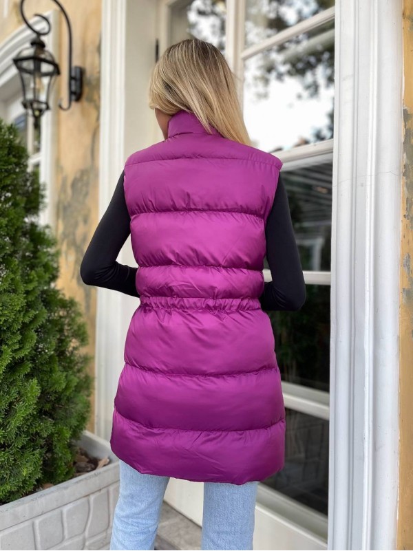 Подовжена жіноча демісезонна жилетка бузкового кольору 34845