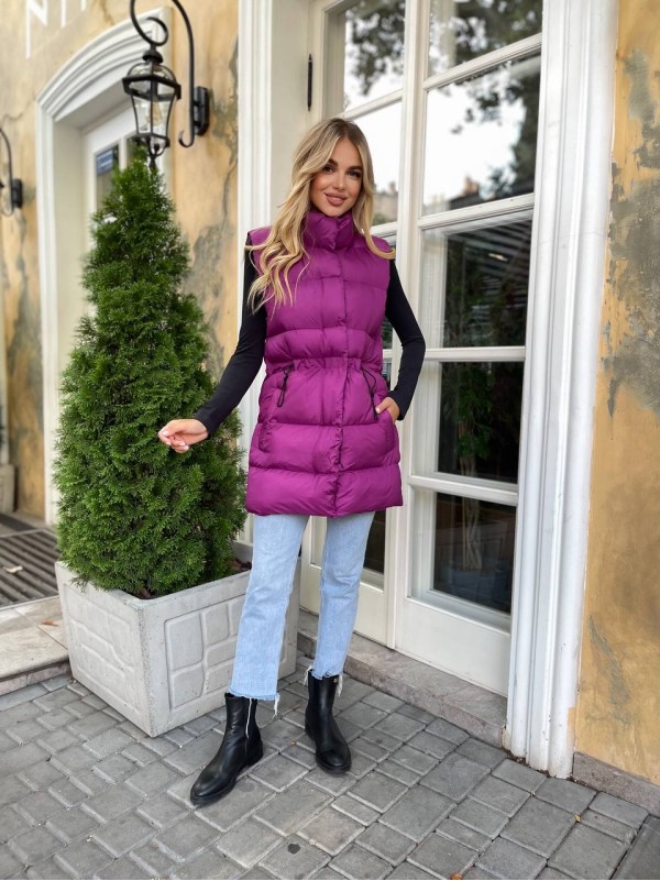 Подовжена жіноча демісезонна жилетка бузкового кольору 34845