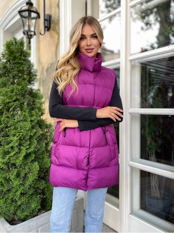 Подовжена жіноча демісезонна жилетка бузкового кольору 34845