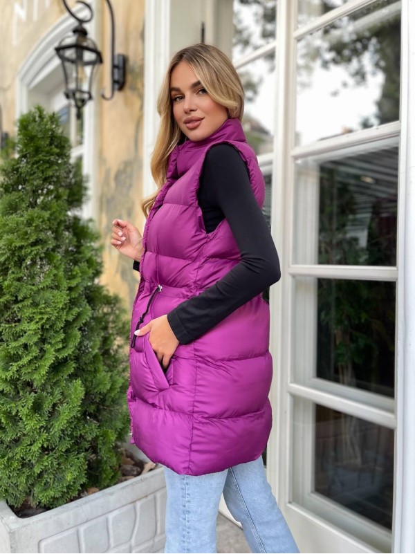 Подовжена жіноча демісезонна жилетка бузкового кольору 34845