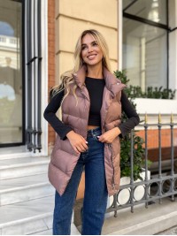 Подовжена жіноча демісезонна жилетка кавового кольору 34848
