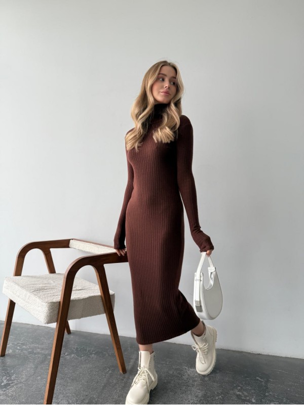 Довга сукня з коміром-стійкою кавового кольору 34852
