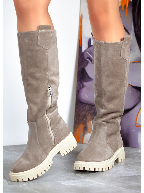 Жіночі чоботи з натуральної замші (Європейка) бежевого кольору 34861