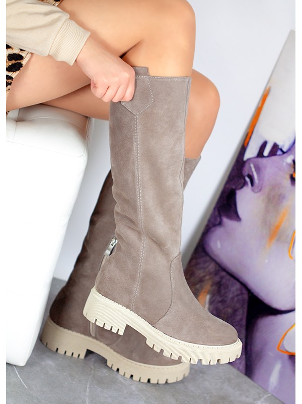 Жіночі чоботи з натуральної замші (Європейка) бежевого кольору 34861