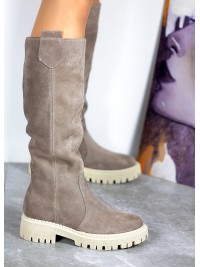 Жіночі чоботи з натуральної замші (Байка) бежевого кольору 34862