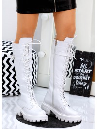 Жіночі чоботи з натуральної шкіри на шнурівці (Байка) білого кольору 34867
