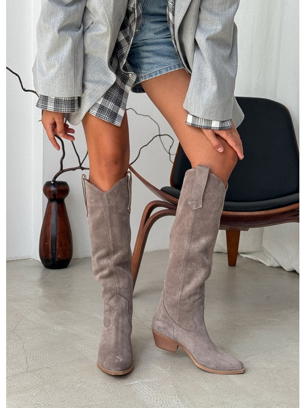 Жіночі чоботи козаки з натуральної замші (Байка) кольору лате 34871