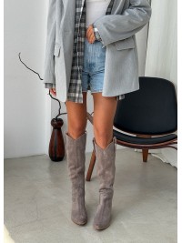 Жіночі чоботи козаки з натуральної замші (Байка) кольору лате 34871