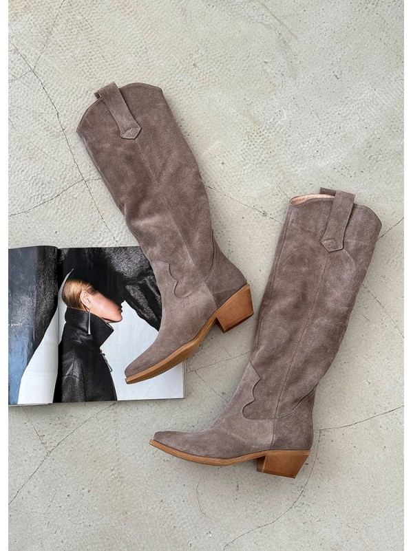 Жіночі чоботи козаки з натуральної замші (Байка) кольору лате 34871