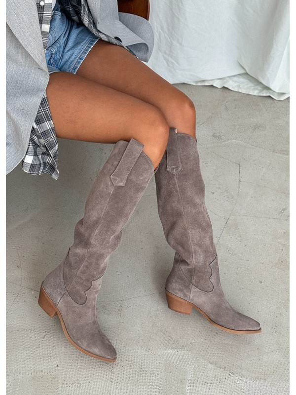 Жіночі чоботи козаки з натуральної замші (Європейка) кольору лате 34872