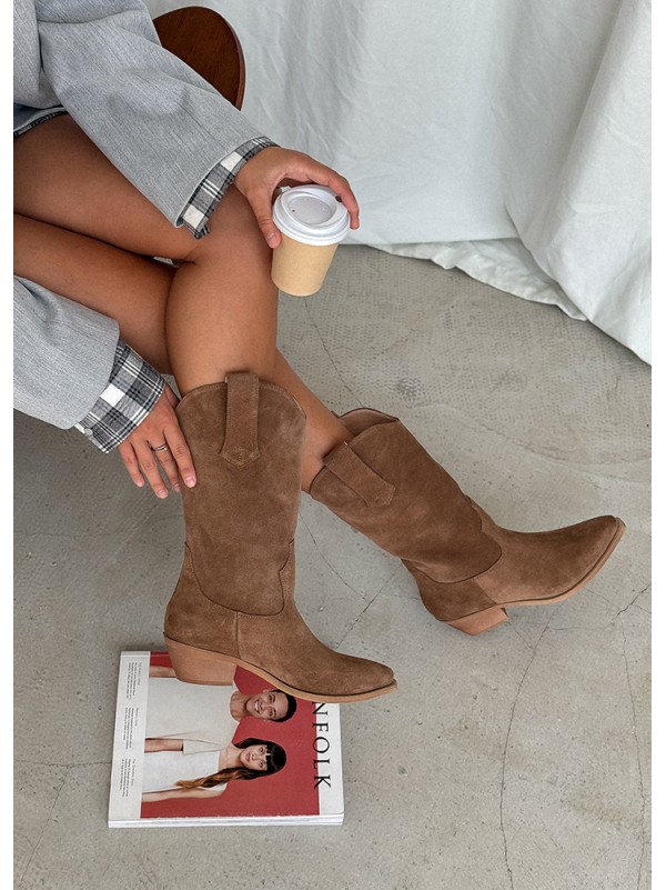 Жіночі чоботи козаки з натуральної замші (Європейка) коричневого кольору 34873