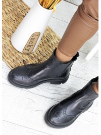 Жіночі шкіряні черевики (хутро) чорного кольору 34876