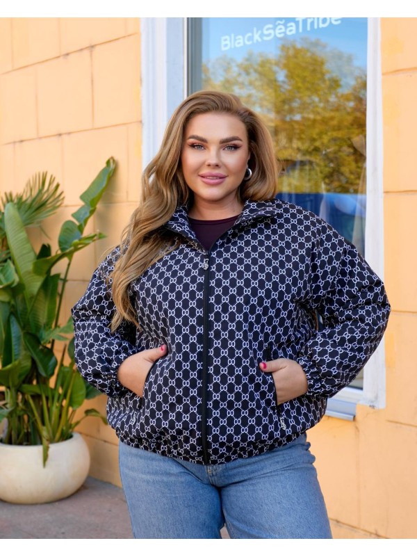 Жіноча базова куртка чорного кольору 34880