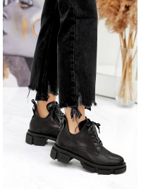 Жіночі шкіряні черевики на шнурівці чорного кольору 34896