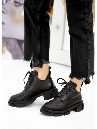 Жіночі шкіряні черевики на шнурівці чорного кольору 34896
