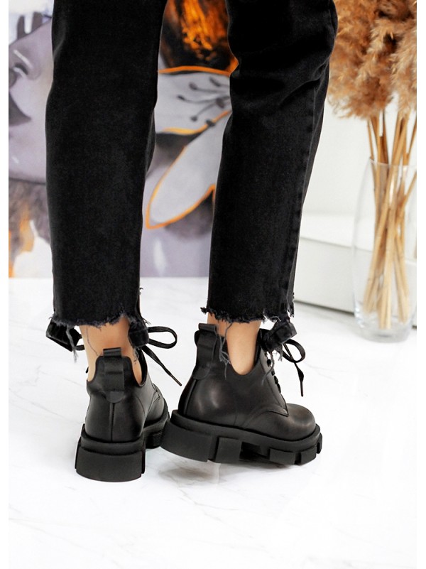 Жіночі шкіряні черевики на шнурівці чорного кольору 34896