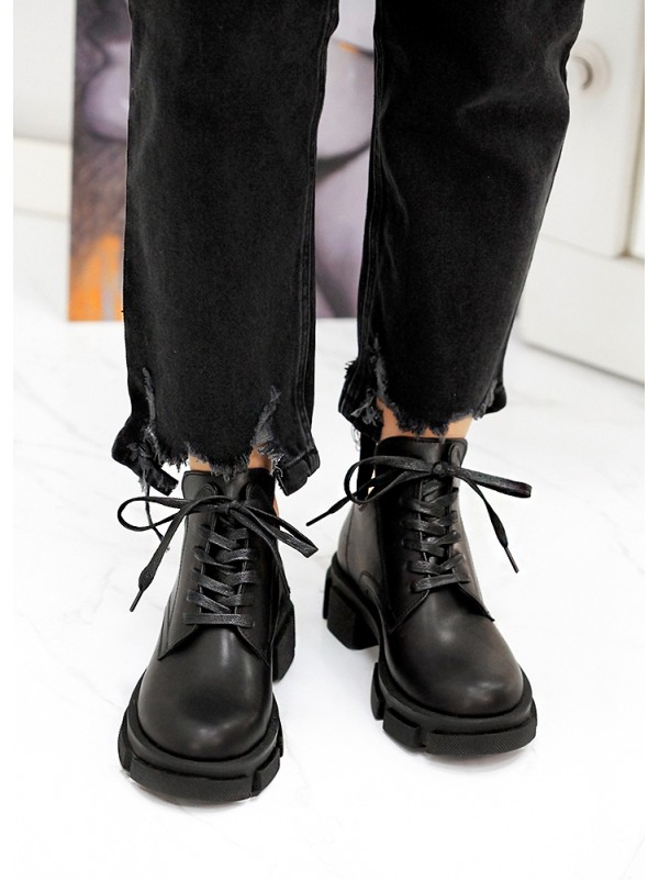 Жіночі шкіряні черевики на шнурівці чорного кольору 34896