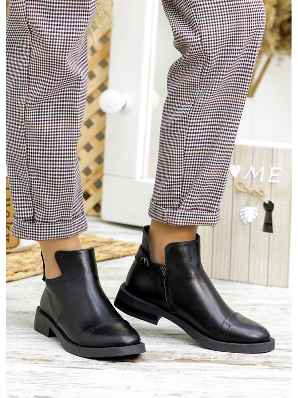 Жіночі шкіряні короткі черевики на байці чорного кольору 34897