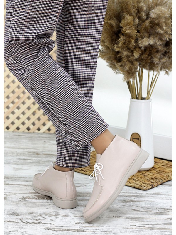 Жіночі шкіряні короткі черевики на шнурівці бежевого кольору 34900