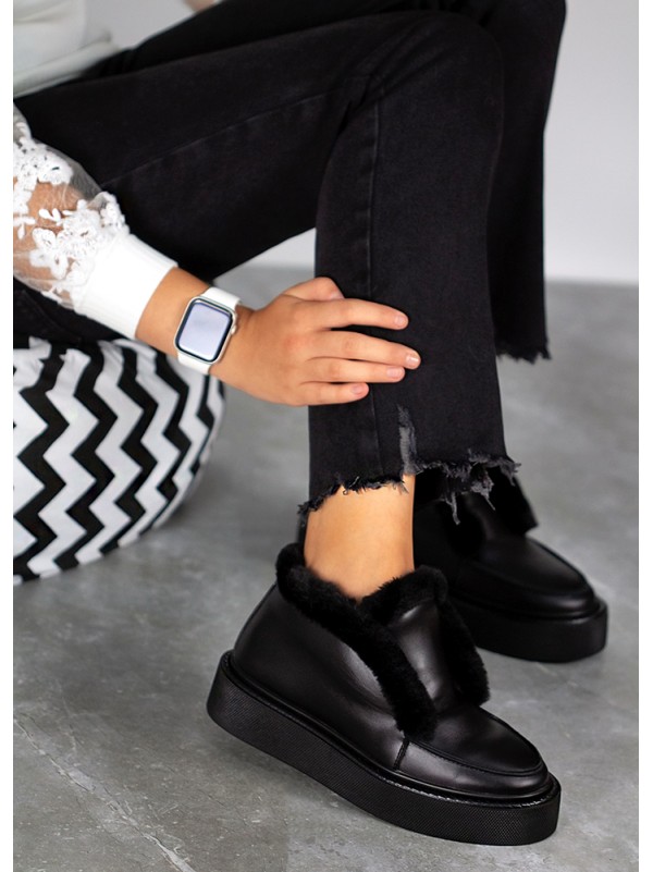 Жіночі шкіряні короткі черевики (хутро) чорного кольору 34901