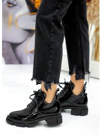 Жіночі короткі черевики лак шкіра чорного кольору 34902