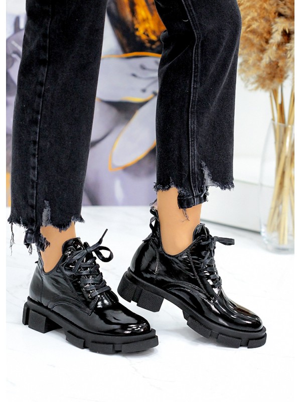 Жіночі короткі черевики лак шкіра чорного кольору 34902