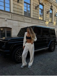 Жіночий велюровий костюм з камiнцями молочного кольору 34914