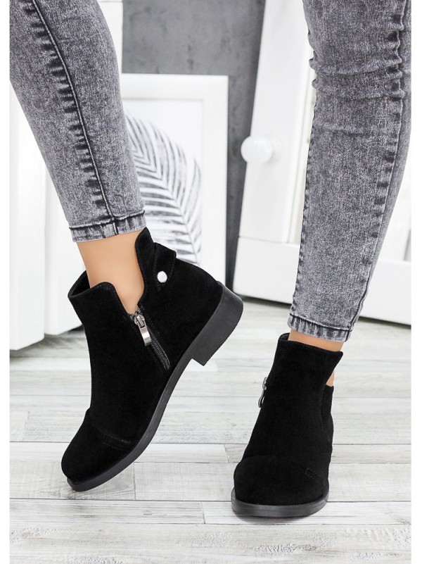 Жіночі замшеві короткі черевики на байці чорного кольору 34915