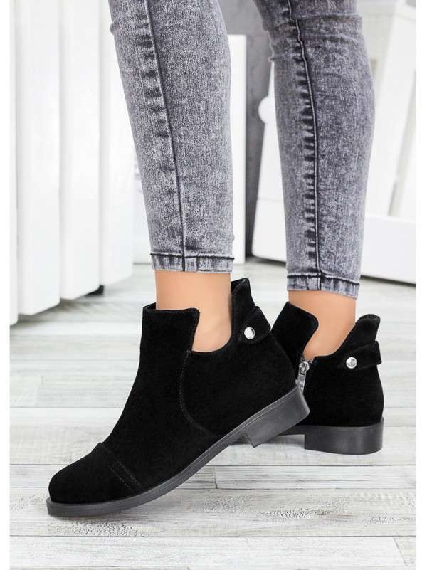 Жіночі замшеві короткі черевики на байці чорного кольору 34915