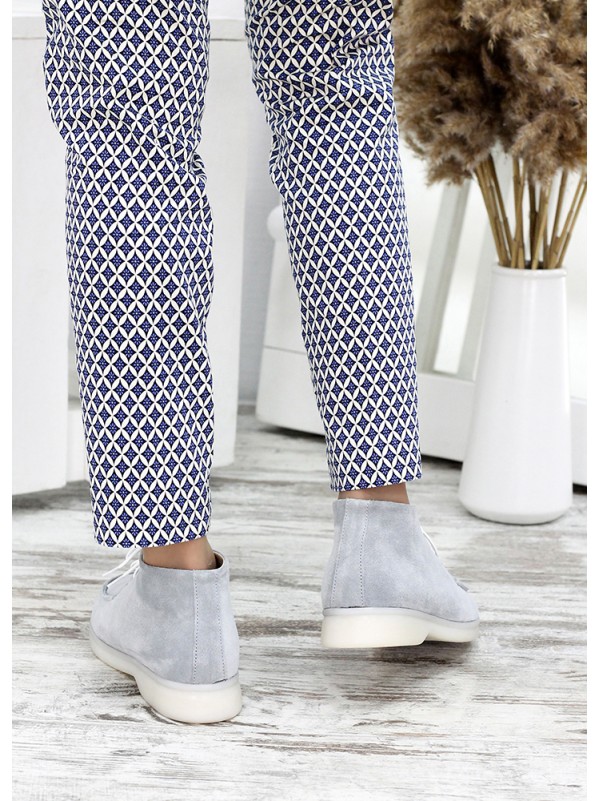 Жіночі замшеві короткі черевики сірого кольору 34916