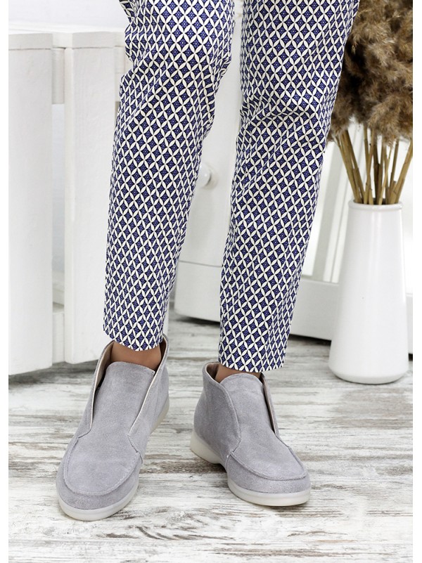 Жіночі замшеві короткі черевики на байці сірого кольору 34923