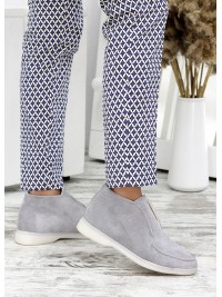 Жіночі замшеві короткі черевики на байці сірого кольору 34923