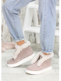 Жіночі замшеві короткі черевики (хутро) пудрового кольору 34924