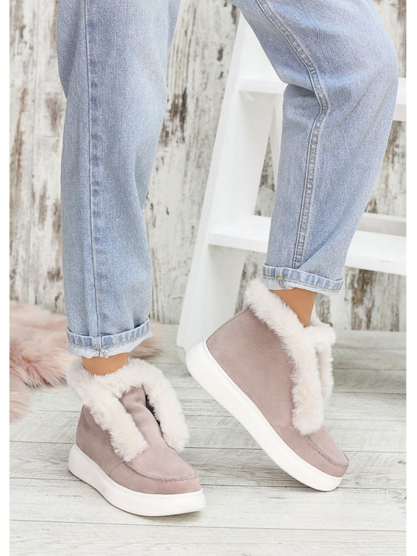 Жіночі замшеві короткі черевики (хутро) пудрового кольору 34924