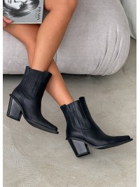 Жіночі шкіряні черевики козаки (байка) чорного кольору 34927