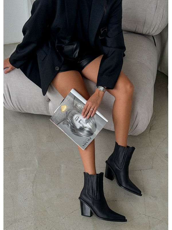 Жіночі шкіряні черевики козаки (байка) чорного кольору 34927