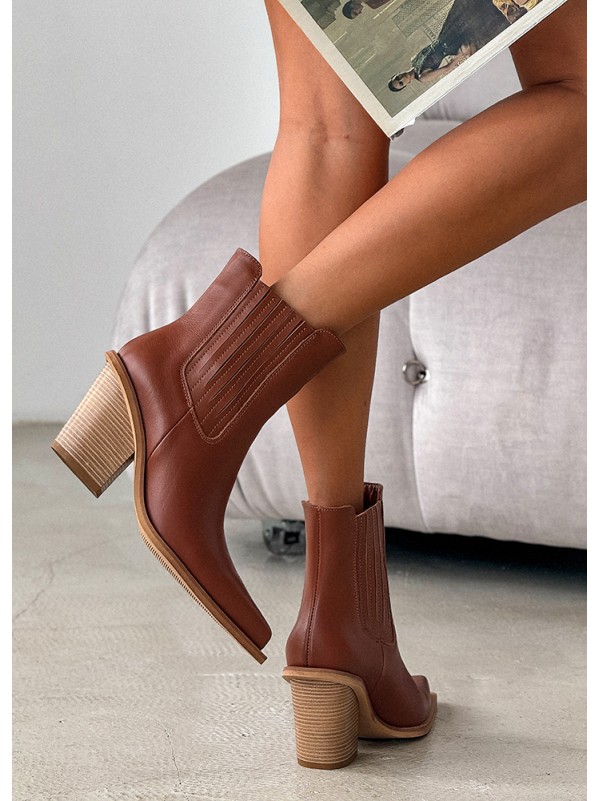 Жіночі шкіряні черевики козаки (байка) коричневого кольору 34928