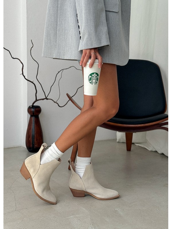 Жіночі замшеві черевики козаки (байка) бежевого кольору 34931