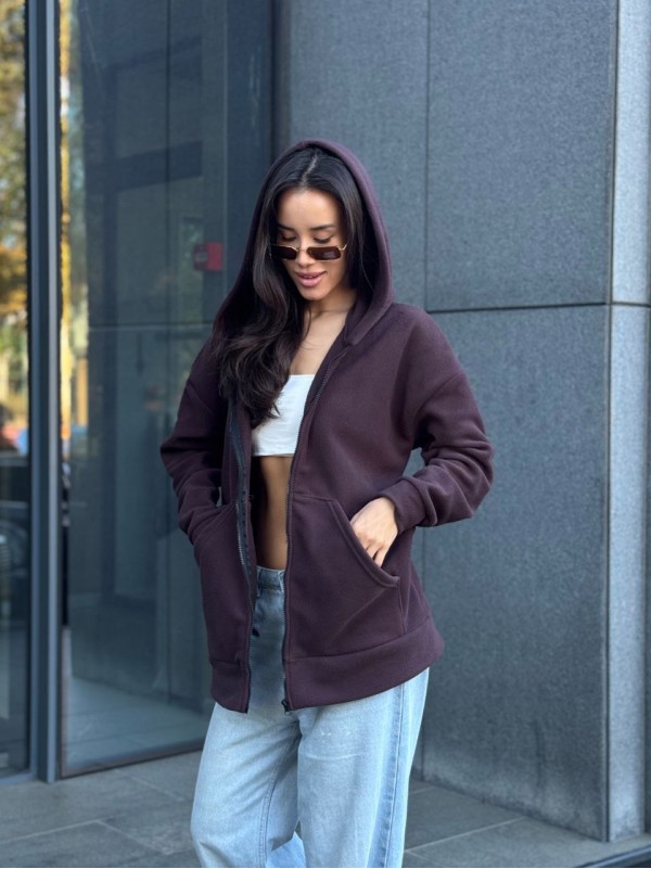 Жіноча тепла кофта на змiйцi вiльного крою коричневого кольору 34938