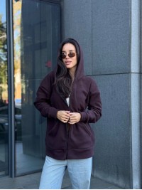 Жіноча тепла кофта на змiйцi вiльного крою коричневого кольору 34938