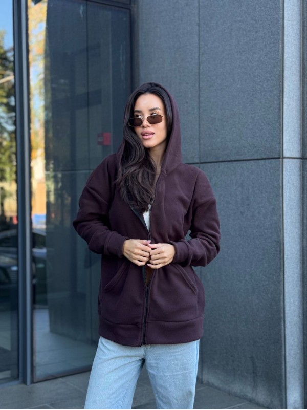 Жіноча тепла кофта на змiйцi вiльного крою коричневого кольору 34938