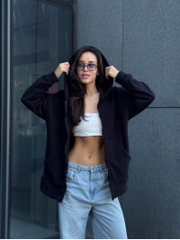 Жіноча тепла кофта на змiйцi вiльного крою чорного кольору 34939