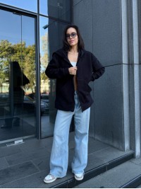 Жіноча тепла кофта на змiйцi вiльного крою чорного кольору 34939