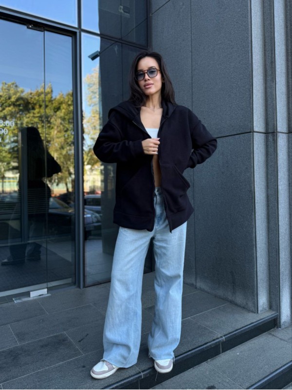 Жіноча тепла кофта на змiйцi вiльного крою чорного кольору 34939