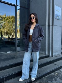 Жіноча тепла кофта на змiйцi вiльного крою графiтового кольору 34941