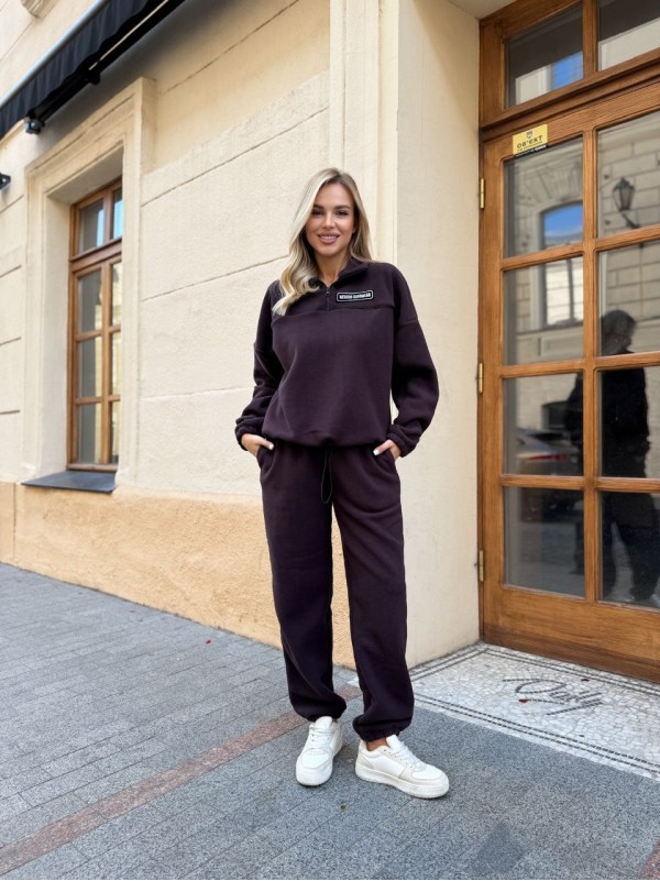 Жіночий флiсовий костюм вiльного крою коричневого кольору 34943