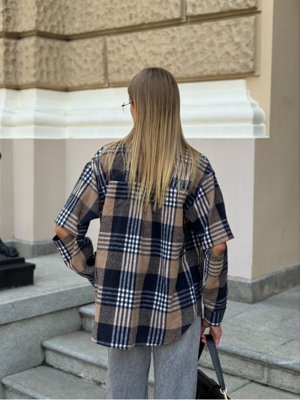 Жіноча фланелева сорочка з розрізом на рукавах синього кольору 34947