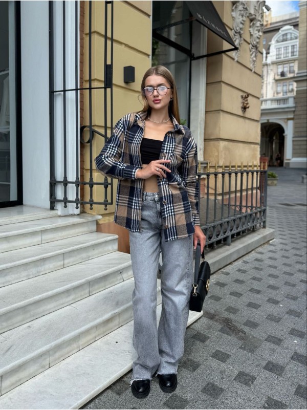 Жіноча фланелева сорочка з розрізом на рукавах синього кольору 34947